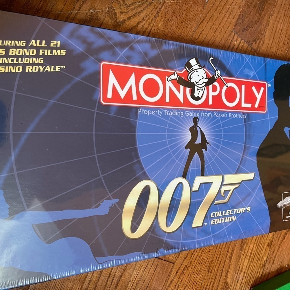 James Bond 007 Collector's Edition Monopoly - Hasbro 2006 - NEW / FACTORY SEALED